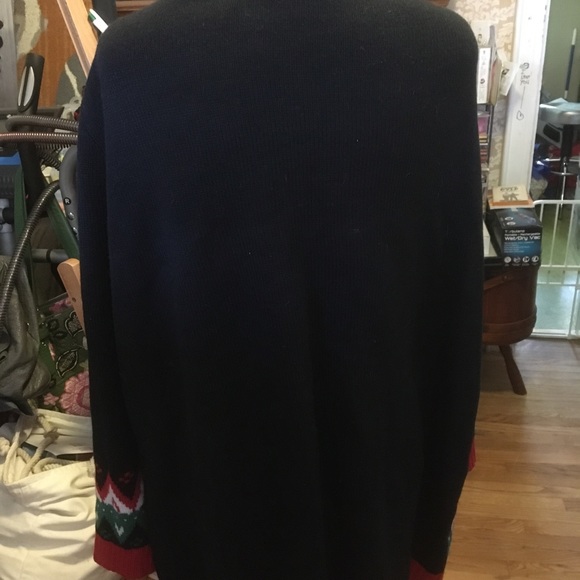 Puggly Christmas Sweater 2X
Black w/ Red, Green,White
Pom poms
Fancy Festive Pup - Picture 3 of 7